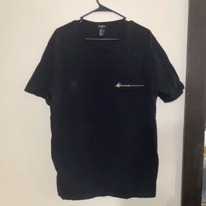 Men’s Forever 21 t-shirt with front pocket